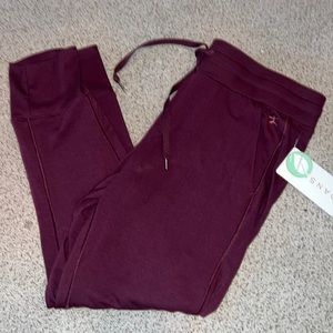 NWT danskin burgundy jogger medium M